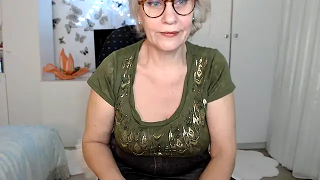 Snapshot of Ghertrude52 chatting on 02.21.25 Ghertrude52 online show from 02.21.25