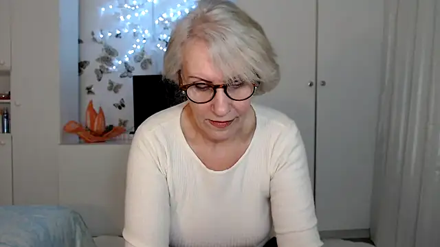 Snapshot of Ghertrude52 chatting on 02.21.25 Ghertrude52 online show from 02.21.25