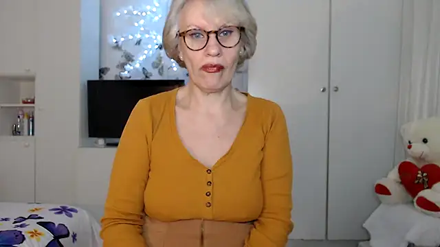 Snapshot of Ghertrude52 chatting on 03.05.25 Ghertrude52 online show from 03.05.25