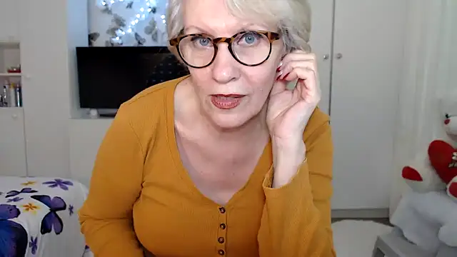 Snapshot of Ghertrude52 chatting on 03.06.25 Ghertrude52 online show from 03.06.25