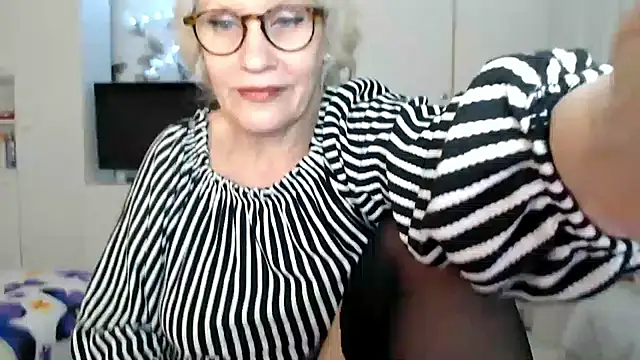 Snapshot of Ghertrude52 chatting on 03.07.25 Ghertrude52 online show from 03.07.25