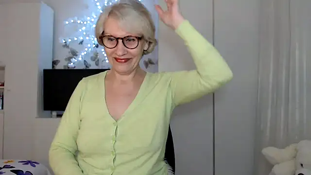 Snapshot of Ghertrude52 chatting on 03.08.25 Ghertrude52 online show from 03.08.25