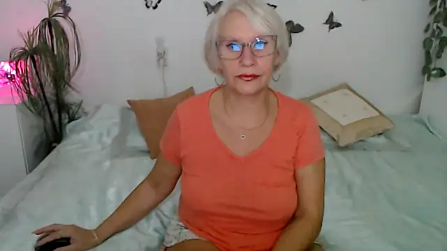 Snapshot of Ghertrude52 chatting on 09.09.25 Ghertrude52 online show from 09.09.25