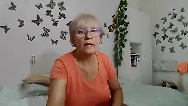 Snapshot of Ghertrude52 chatting on 09.16.25 Ghertrude52 online show from 09.16.25