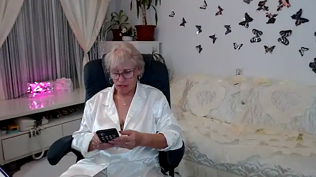 Snapshot of Ghertrude52 chatting on 09.18.25 Ghertrude52 online show from 09.18.25