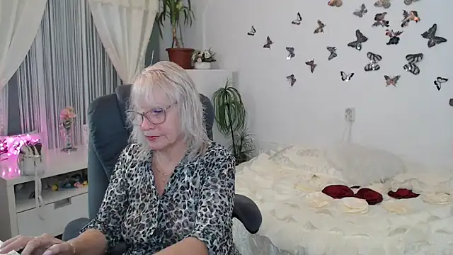 Snapshot of Ghertrude52 chatting on 10.01.25 Ghertrude52 online show from 10.01.25