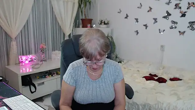 Snapshot of Ghertrude52 chatting on 10.10.25 Ghertrude52 online show from 10.10.25