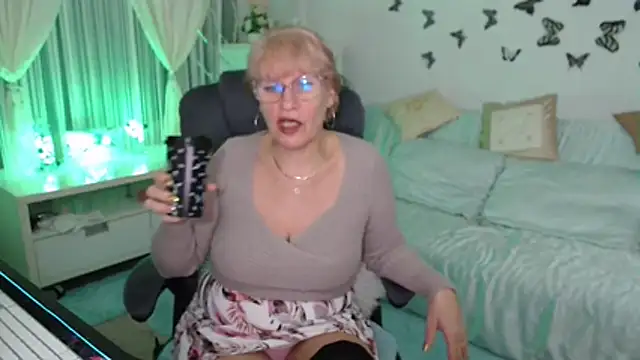 Ghertrude52 online show from 11.22.25