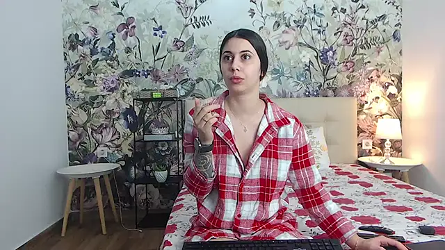 Snapshot of RoseDiamond06 chatting on 02.22.26 RoseDiamond06 online show from 02.22.26