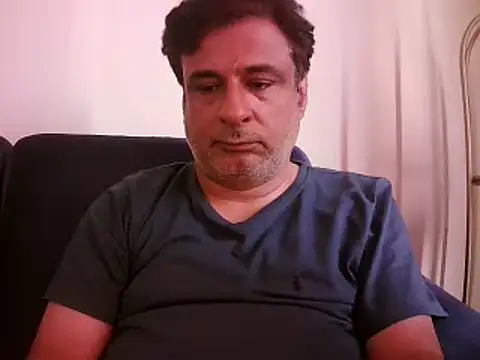 Snapshot of desipapaxxx chatting on 03.15.25 desipapaxxx online show from 03.15.25