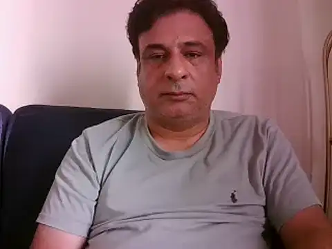 Snapshot of desipapaxxx chatting on 03.17.25 desipapaxxx online show from 03.17.25
