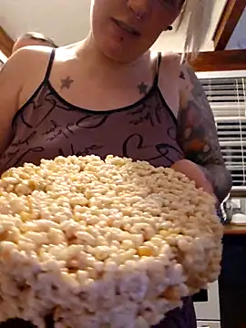 Snapshot of PinkTheHawk chatting on 09.23.25 PinkTheHawk online show from 09.23.25