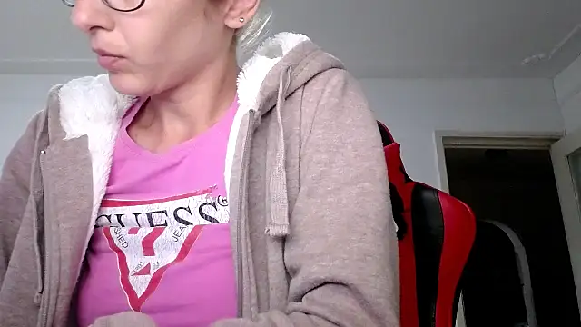 SexxyLety online show from 09.17.25