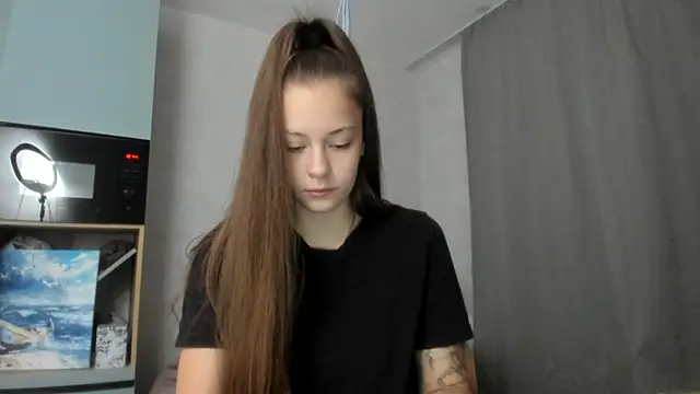 Snapshot of why_again_me chatting on 10.10.25 why again me online show from 10.10.25