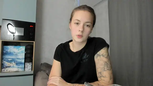 Snapshot of why_again_me chatting on 10.29.25 why again me online show from 10.29.25