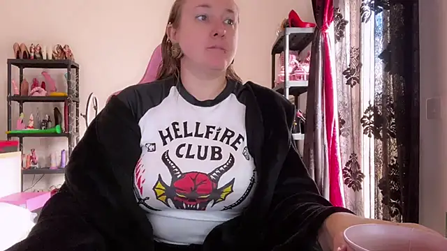 kisicaxx online show from 11.27.25