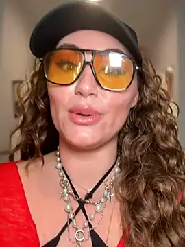 lovely beast online show from 02.25.26