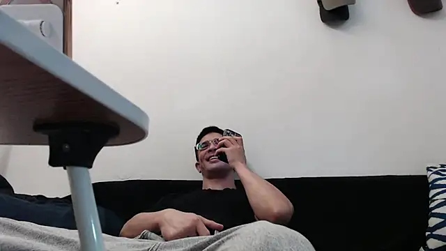 Snapshot of SebastianReiss chatting on 02.12.25 SebastianReiss online show from 02.12.25