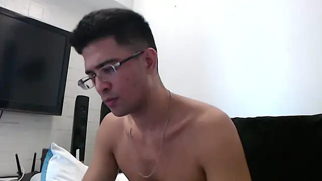 Snapshot of SebastianReiss chatting on 03.16.25 SebastianReiss online show from 03.16.25