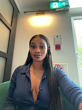 Snapshot of __Nessa__ chatting on 07.04.26 Nessa online show from 07.04.26