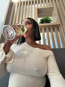 Snapshot of __Nessa__ chatting on 07.25.26 Nessa online show from 07.25.26