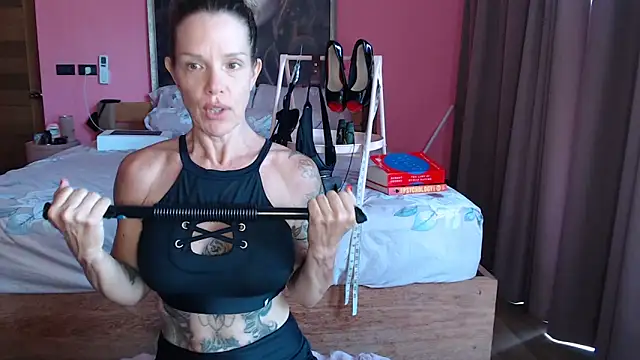 Snapshot of mommyselenafit_ chatting on 09.22.25 mommyselenafit  online show from 09.22.25