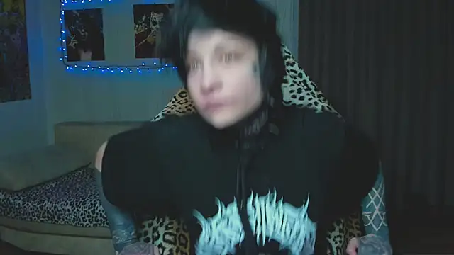 Snapshot of acid_trip1l chatting on 10.17.25 acid trip1l online show from 10.17.25