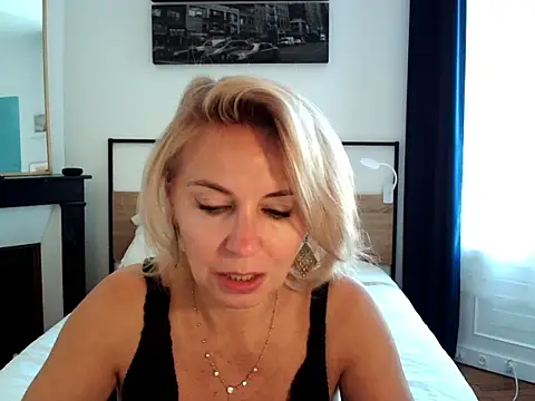 ADreamLady online show from 09.17.25