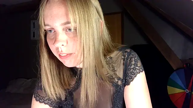 Snapshot of MissGirly chatting on 09.09.25 MissGirly online show from 09.09.25