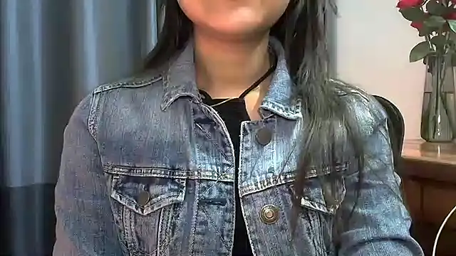 Snapshot of selen_5 chatting on 01.15.25 selen 5 online show from 01.15.25