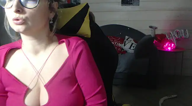 Snapshot of RubiLakros chatting on 02.13.25 RubiLakros online show from 02.13.25