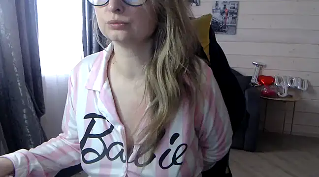 Snapshot of RubiLakros chatting on 03.02.25 RubiLakros online show from 03.02.25