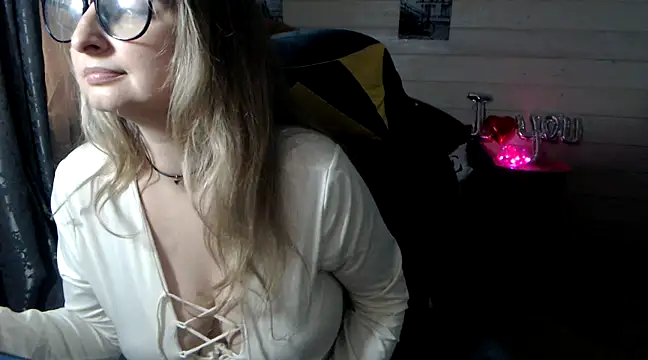 Snapshot of RubiLakros chatting on 03.04.25 RubiLakros online show from 03.04.25