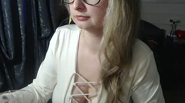 Snapshot of RubiLakros chatting on 03.10.25 RubiLakros online show from 03.10.25