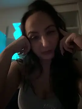 Snapshot of itsCassie chatting on 02.06.25 itsCassie online show from 02.06.25