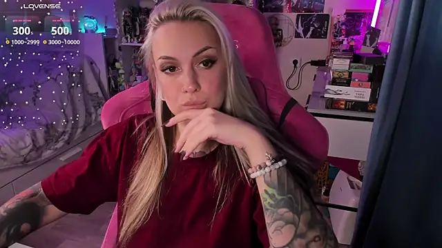 ChloeKohaku online show from 11.22.25