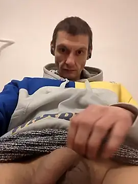Snapshot of maciej chatting on 01.12.26 maciej online show from 01.12.26