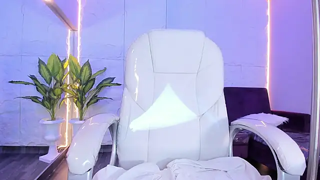 Snapshot of Alexis_camX chatting on 03.22.25 Alexis camX online show from 03.22.25