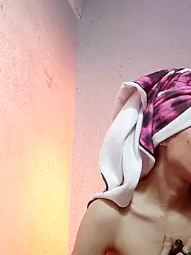 QueenSoreal online show from 03.05.25