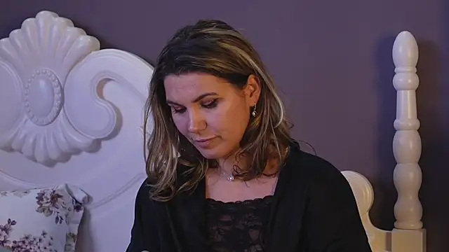 Snapshot of FeliciaKrige chatting on 02.16.25 FeliciaKrige online show from 02.16.25