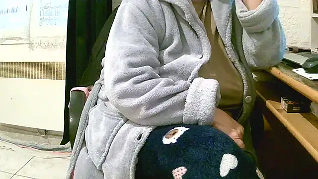 Snapshot of douceur63 chatting on 12.01.25 douceur63 online show from 12.01.25