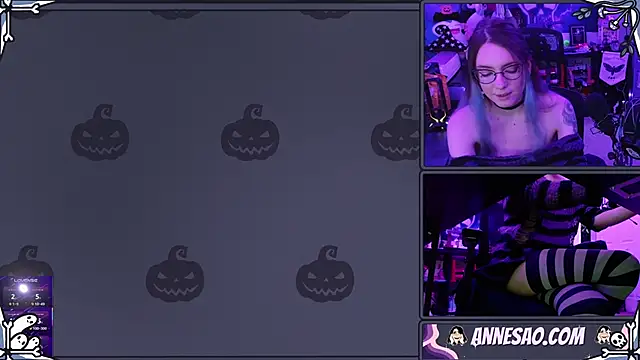 Snapshot of AnneSao chatting on 10.19.25 AnneSao online show from 10.19.25