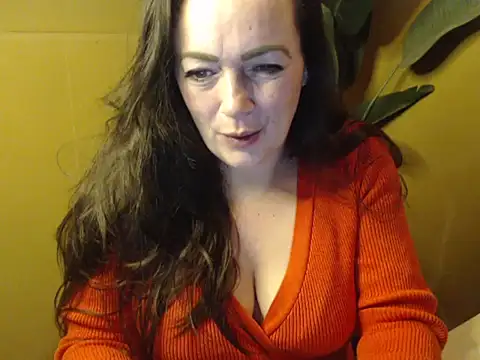 Snapshot of cloe85nl chatting on 12.27.24 cloe85nl online show from 12.27.24
