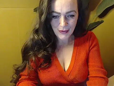 Snapshot of cloe85nl chatting on 12.28.24 cloe85nl online show from 12.28.24