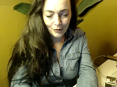 Snapshot of cloe85nl chatting on 02.05.25 cloe85nl online show from 02.05.25