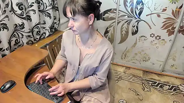 Snapshot of EVILENSA chatting on 12.07.24 EVILENSA online show from 12.07.24