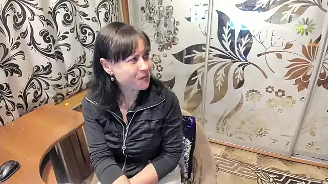 Snapshot of EVILENSA chatting on 12.11.24 EVILENSA online show from 12.11.24