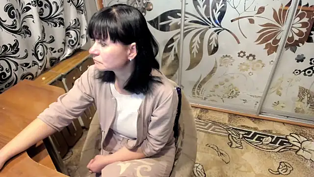 Snapshot of EVILENSA chatting on 12.16.24 EVILENSA online show from 12.16.24
