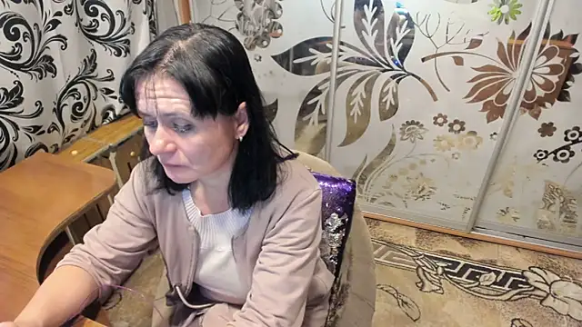 Snapshot of EVILENSA chatting on 12.18.24 EVILENSA online show from 12.18.24