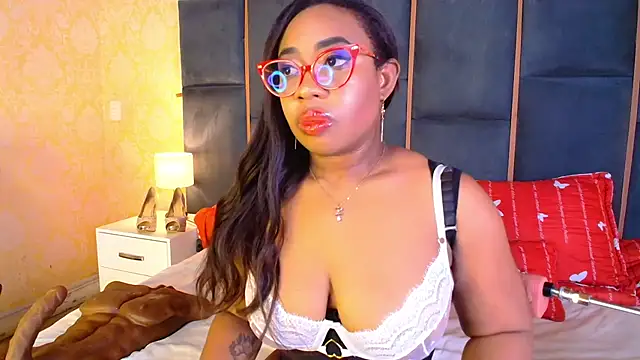 Snapshot of CaseyMoon chatting on 11.16.25 CaseyMoon online show from 11.16.25